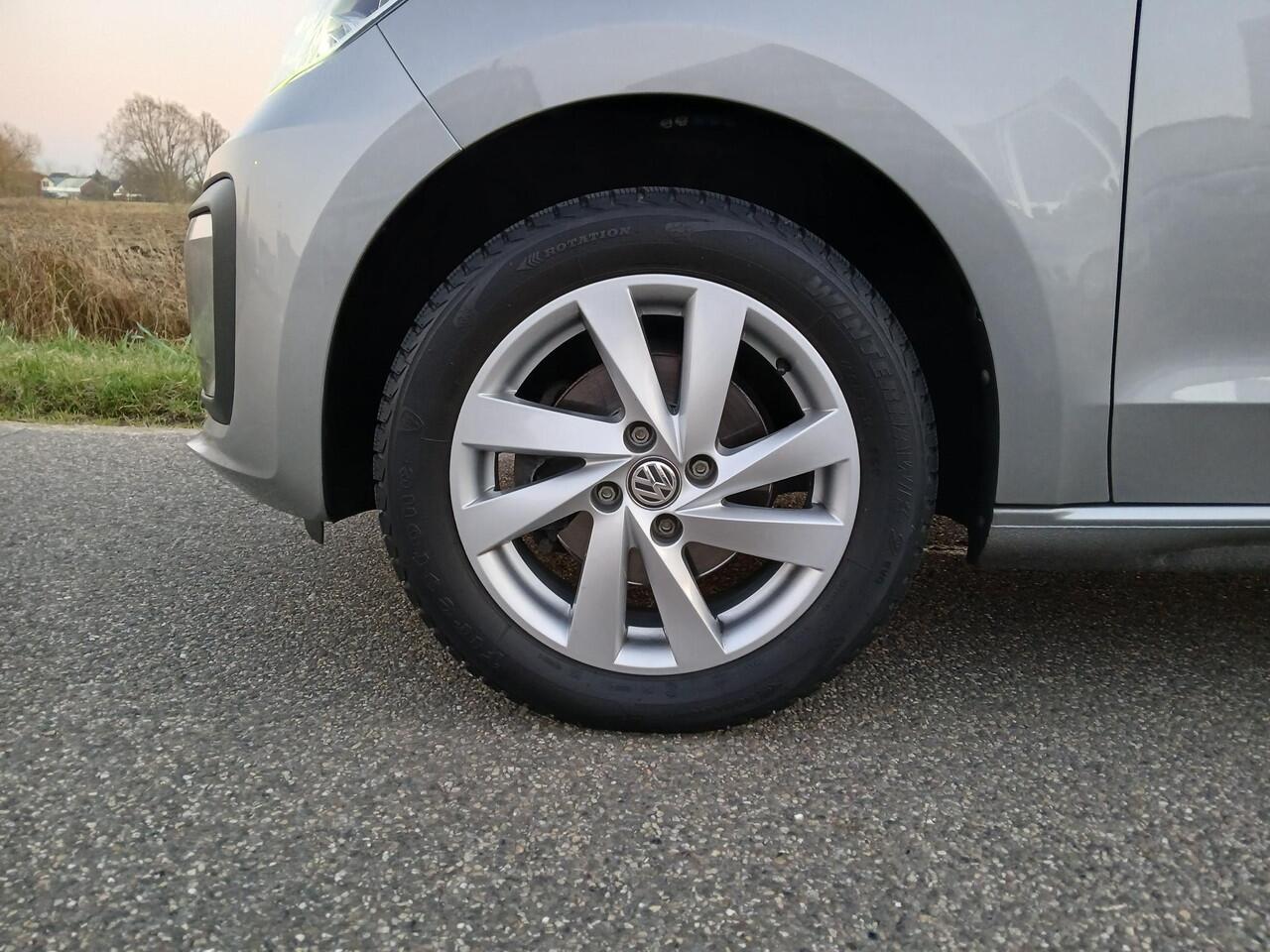 Volkswagen UP! 1.0 BMT move up! + Lichtmetalen velgen, Prachtige auto!