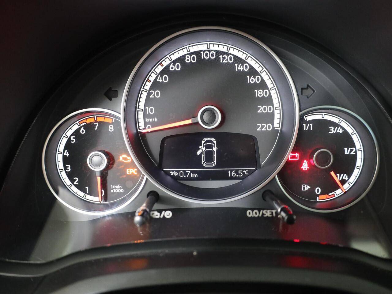 Volkswagen UP! 1.0 BMT high up! 60 pk | Navigatie via App | Airco | Cruise control | Parkeersensoren achter |