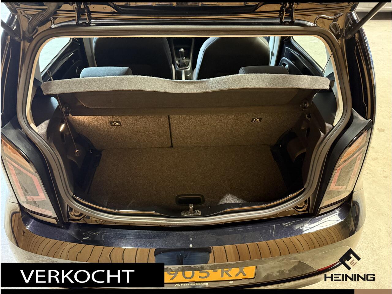 Volkswagen UP! 1.0. Airco. DAB. Rijstrooksensor. NAP