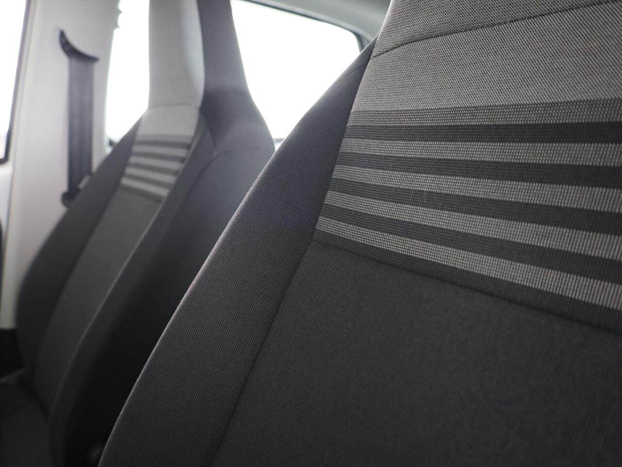 Volkswagen UP! 1.0 65 pk | Verlengde garantie | Navigatie via App | Autom. airco | Cruise control | Parkeersensoren achter | Achteruitrijcamera |