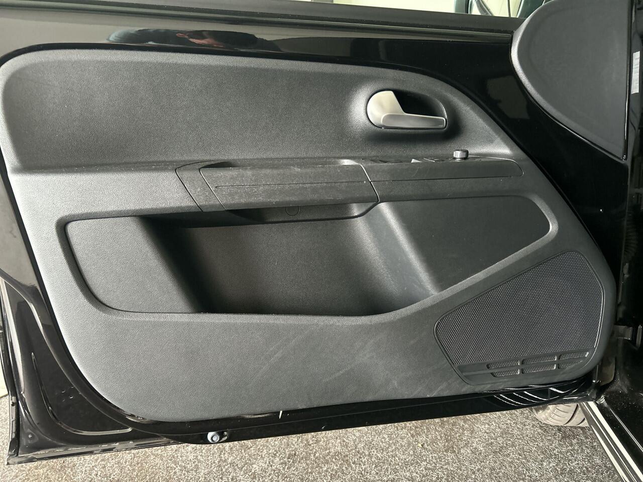 Volkswagen UP! e-Up! e-up! Style | Black & White | Winterpakket | Parkeercamera | SoH (batterijcheck) 93 % score!