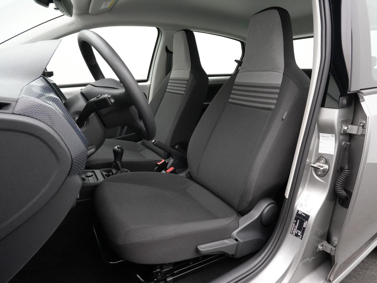 Volkswagen UP! 1.0 65 pk | Achteruitrijcamera | Navigatie via App | Cruise Control | All Season banden |