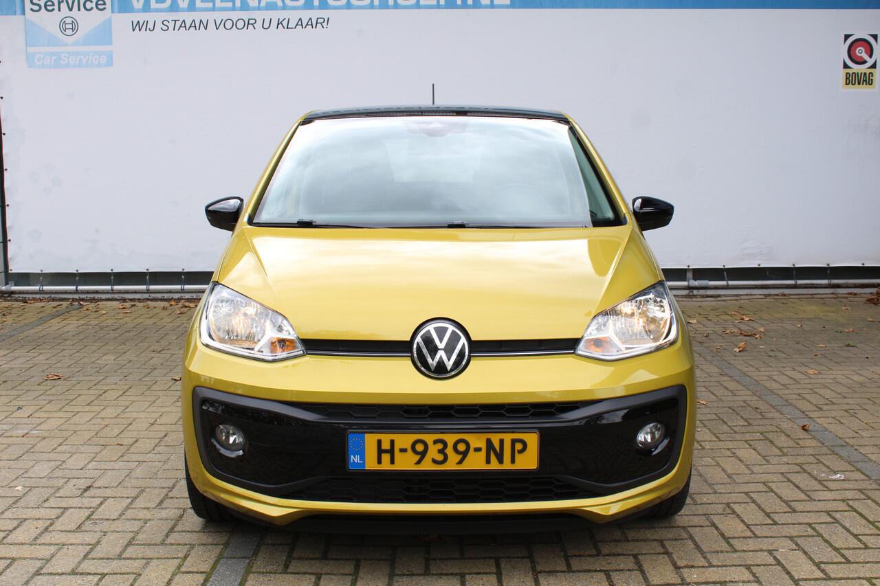 Volkswagen UP! 1.0 R-Line | Incl. 12 maanden Garantie | 1e Eigenaar | Cruise controle | Achteruitrijcamera | Parkeersensoren achter | Climate controle | Lane assist | DAB | 17 Inch LMV | Bluetooth | Stuurwiel multifunctioneel | Origineel NL Auto | NAP |