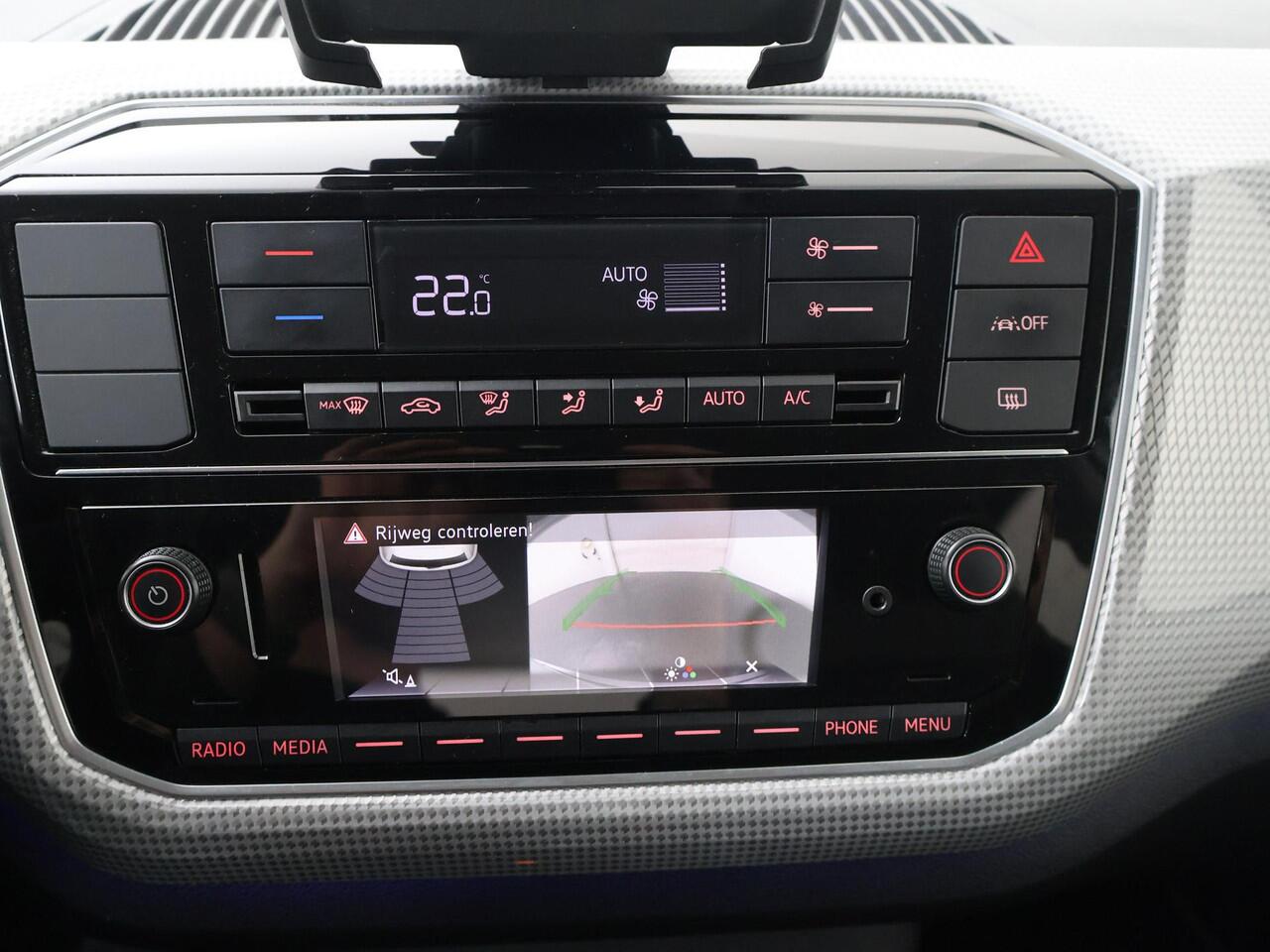 Volkswagen UP! e-Up! e-up! | 83 PK | SoH 90% | Climate control | Cruise control | Achteruitrijcamera |