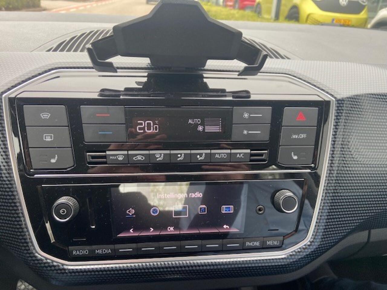 Volkswagen UP! e-Up! e-up! / Camera / Cruise control / Clima / Stoelverwarming / SOH 90%