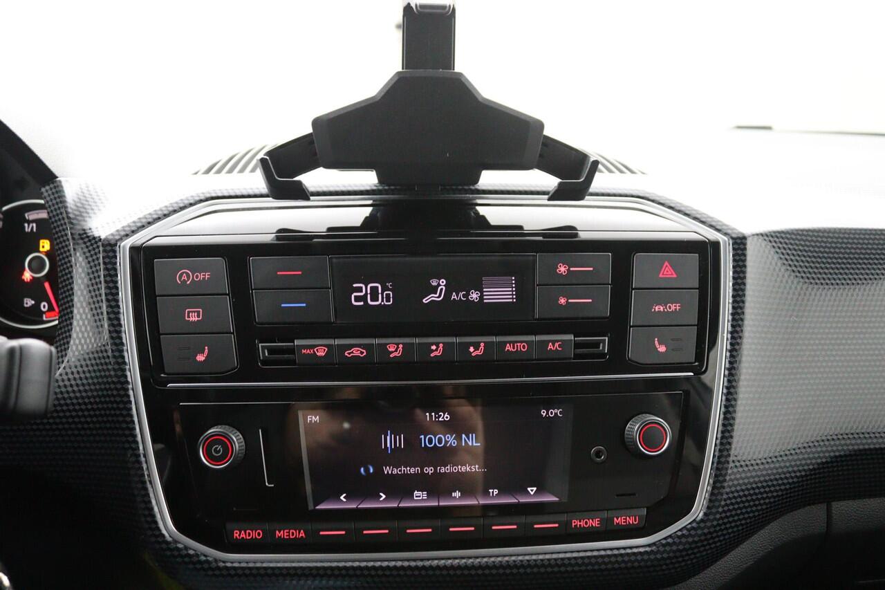Volkswagen UP! 1.0 R-Line BOVAG Garantie | Stoelverwarming | Camera | Cruise Control | Lederen stuurwiel