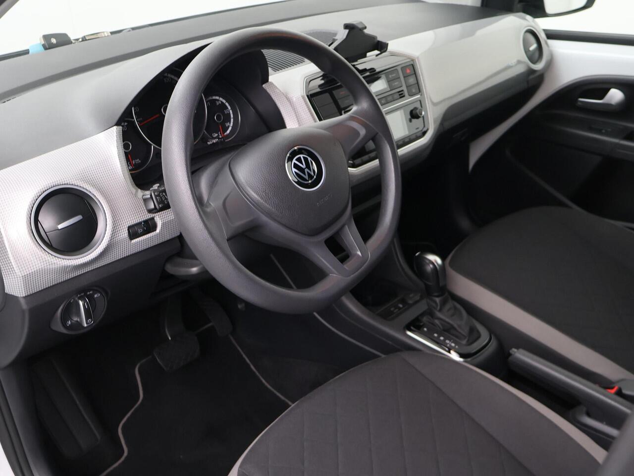 Volkswagen UP! e-Up! e-up! | 83 PK | SoH 90% | Climate control | Cruise control | Achteruitrijcamera |