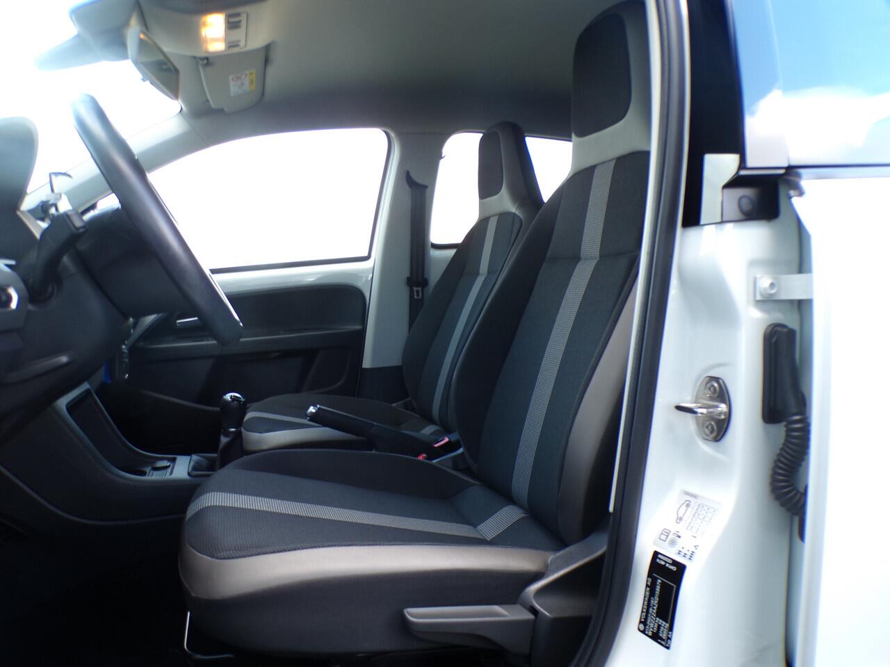 Volkswagen UP! 1.0 BMT high up!, R-Line / Stoelverwarming / Sensoren / Climate Control / Cruise Control / 16'' LMV