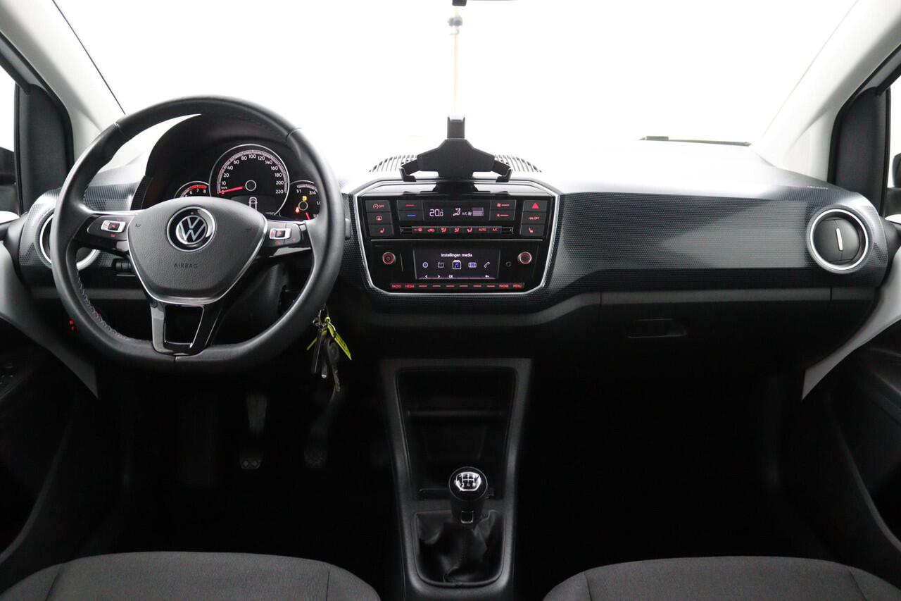 Volkswagen UP! 1.0 R-Line BOVAG Garantie | Stoelverwarming | Camera | Cruise Control | Lederen stuurwiel
