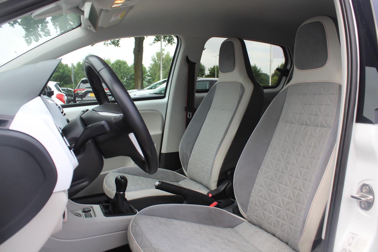 Volkswagen UP! 1.0 BMT up! beats / Bluetooth / 15'' LMV / LED Dagrijverlichting / Stuurbekrachtiging / Elektr. ramen / Airco / Radio