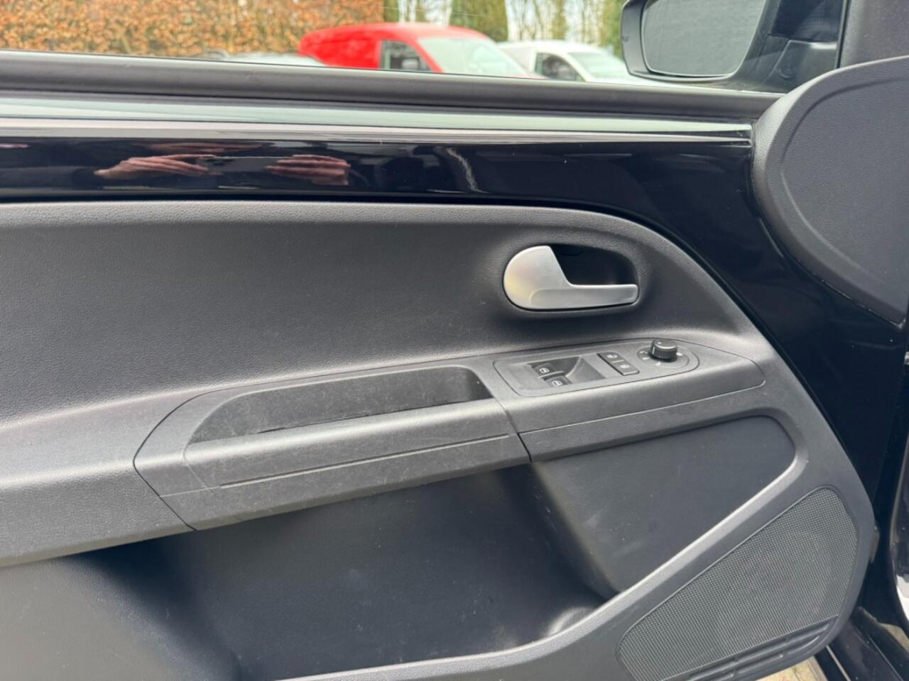 Volkswagen UP! 1.0 MOVE UP! 5-drs,1e Eig,Airco,Navi,LMV,Elekt Pakket,DAB,Dealer