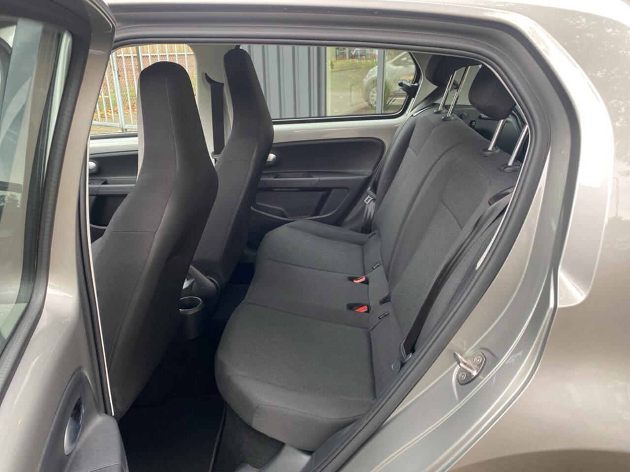 Volkswagen UP! 1.0 BMT move up! garantie/airco/blue-tooth