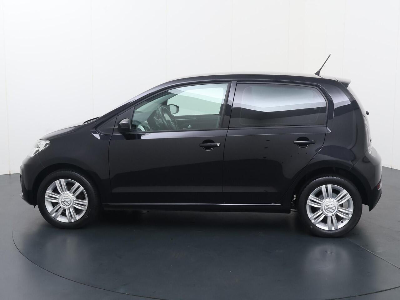 Volkswagen UP! 1.0 BMT high up! | 60 PK | Cruise control | Voorstoelen verwarmd | Climate control |