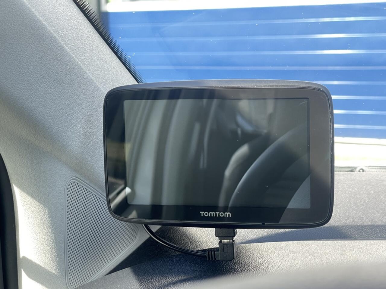 Volkswagen UP! 1.0 | achteruitrijcamera | LED | airco