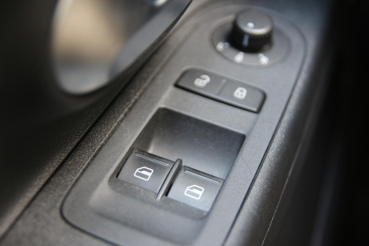 Volkswagen UP! 1.0 BMT 60pk move up! | NL-auto | 5 deuren | Airco | Navigatie | Elek. ramen | Centr. deurvegr. | Bluetooth |