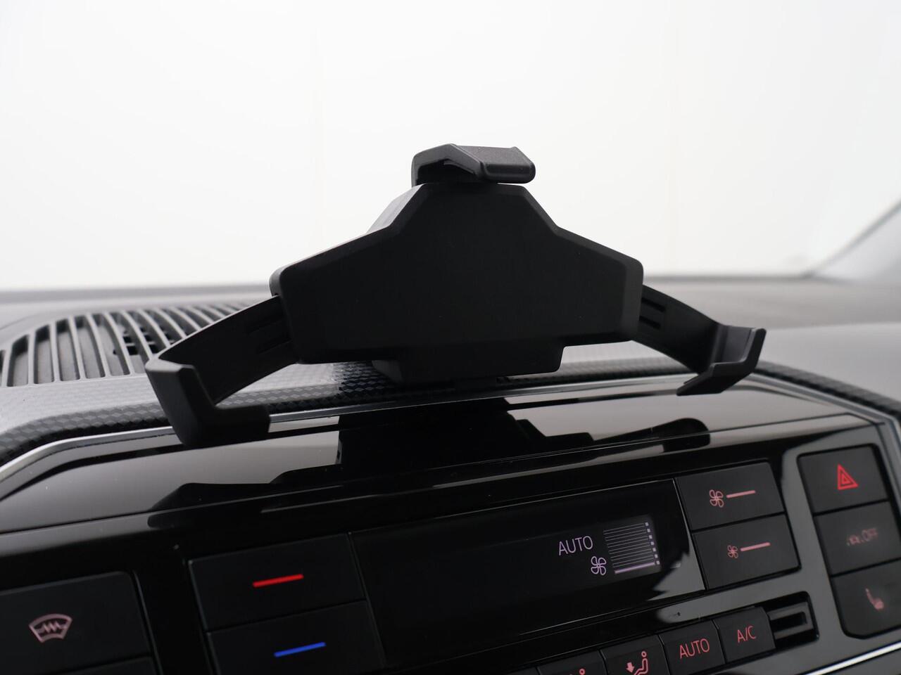 Volkswagen UP! e-Up! e-up! | 83 PK | SoH 93% | Cruise control | Verwarmde voorstoelen | Achteruitrijcamera |