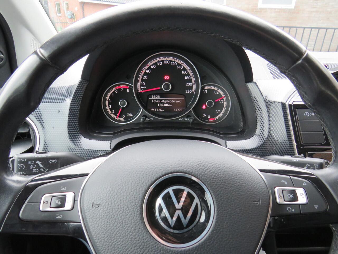 Volkswagen UP! 1.0 BMT Move Up! Executive * Rijklaarprijs incl. garantie * Camera * Cruise Control * Clima * Parkeersensoren