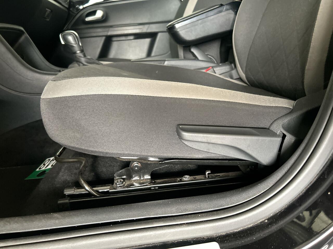 Volkswagen UP! e-Up! e-up! Style | Black & White | Winterpakket | Parkeercamera | SoH (batterijcheck) 93 % score!