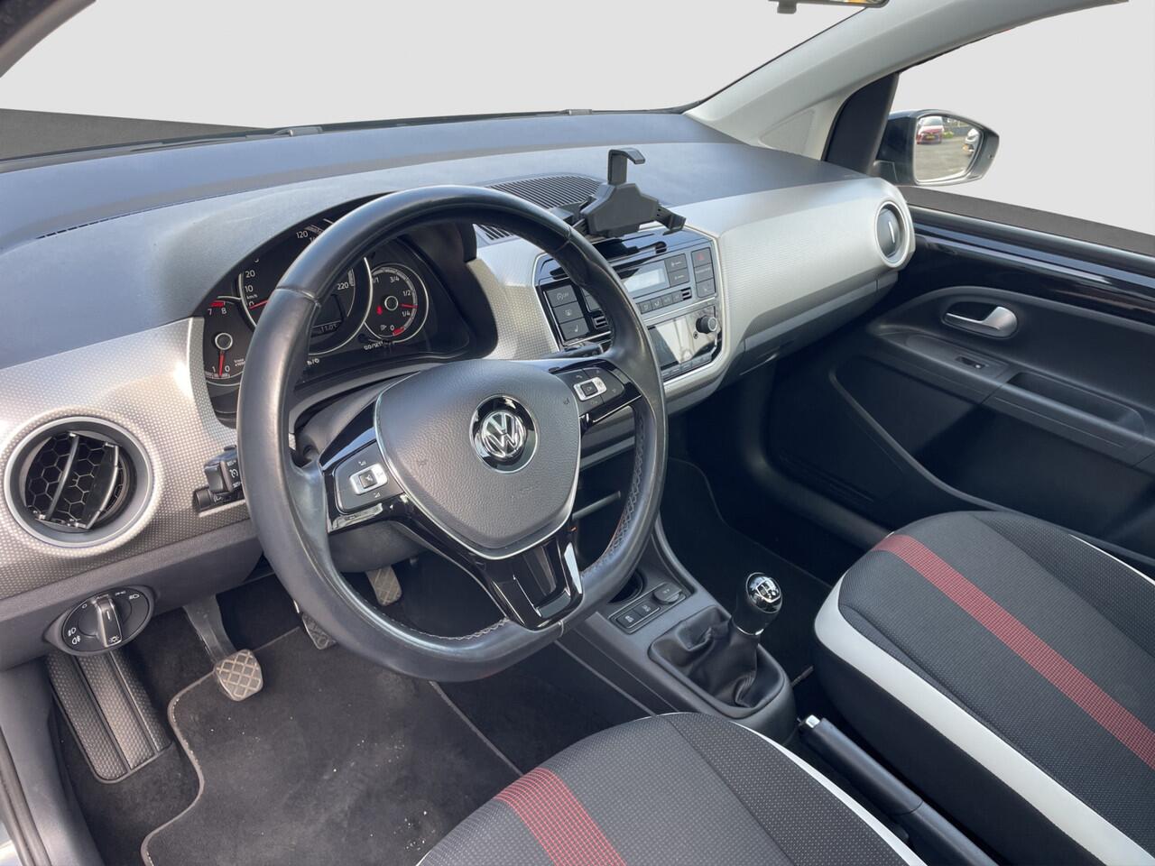 Volkswagen UP! 1.0 BMT high up! | Pano | Cruise | Camera | Leder