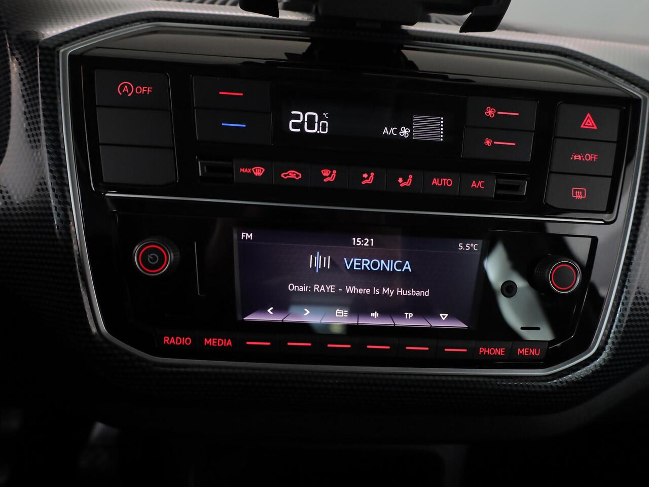 Volkswagen UP! 1.0 65 pk | Verlengde garantie | Navigatie via App | Autom. airco | Cruise control | Parkeersensoren achter | Achteruitrijcamera |