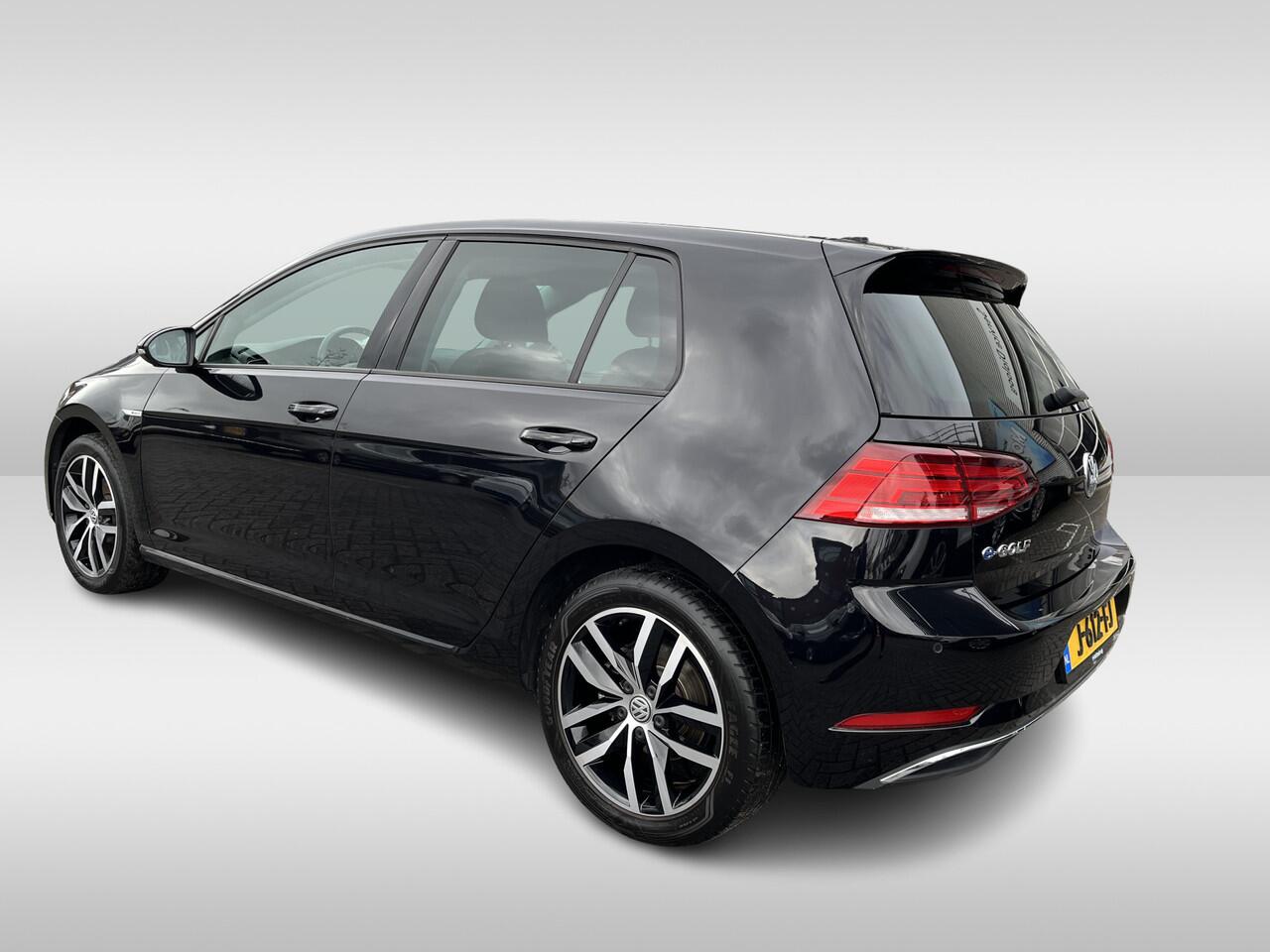 Volkswagen e-Golf E-DITION Navigatie / Parkeersensoren / Voorruitverwarming / LED / Clima / 17"LM State of Health accu = 90%
