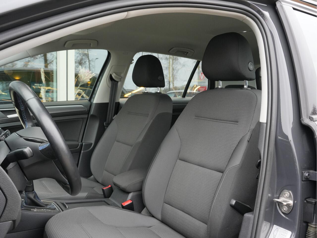 Volkswagen e-Golf E-DITION | Navigatie | Climate Control | ACC | Stoelverwarming| SOH 89%