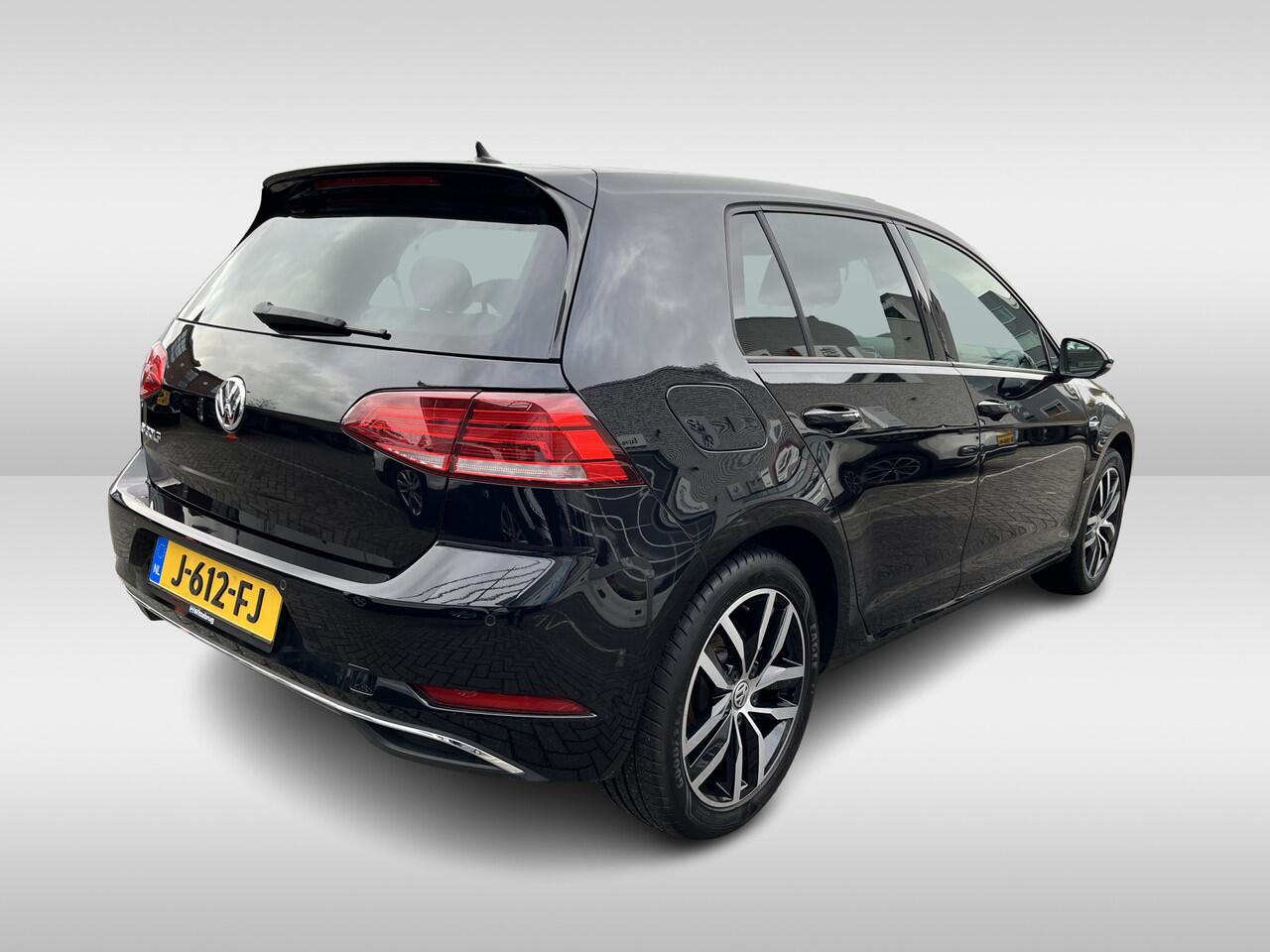 Volkswagen e-Golf E-DITION Navigatie / Parkeersensoren / Voorruitverwarming / LED / Clima / 17"LM State of Health accu = 90%