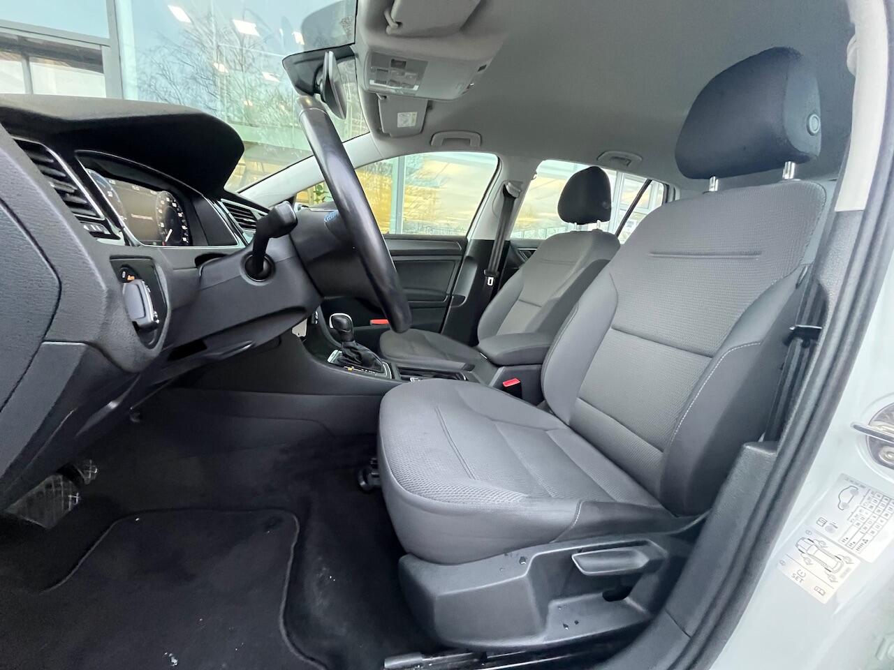 Volkswagen e-Golf E-DITION / Navigatie / LED / Digital cockpit / Parkeersensoren / 16''LMV