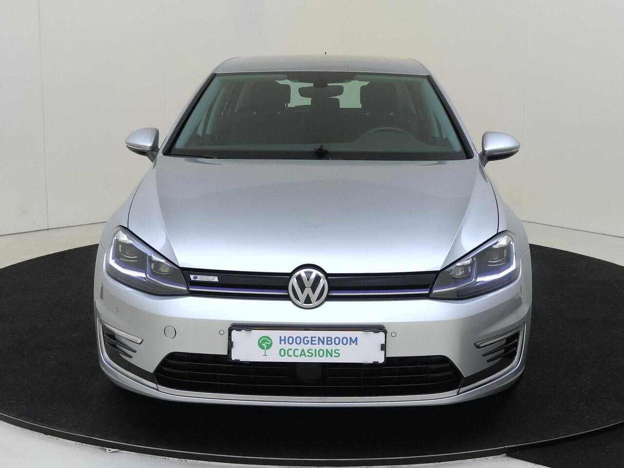 Volkswagen e-Golf E-DITION | LED verlichting | Navigatie | Adaptieve cruise control | Parkeersensoren | Verwarmde voorruit | Bluetooth |