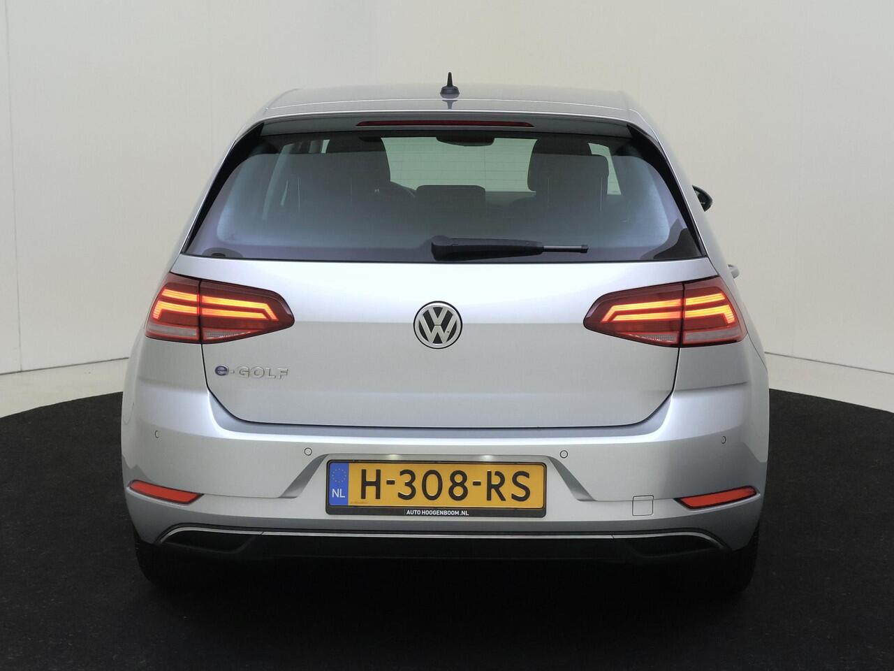 Volkswagen e-Golf E-DITION | LED verlichting | Navigatie | Adaptieve cruise control | Parkeersensoren | Verwarmde voorruit | Bluetooth |