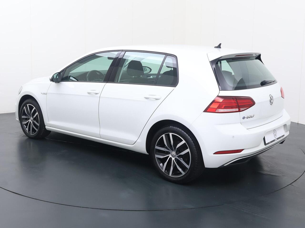 Volkswagen e-Golf E-DITION | 136 PK | SoH 89% | Warmtepomp | Achteruitrijcamera | Adaptive cruise control |