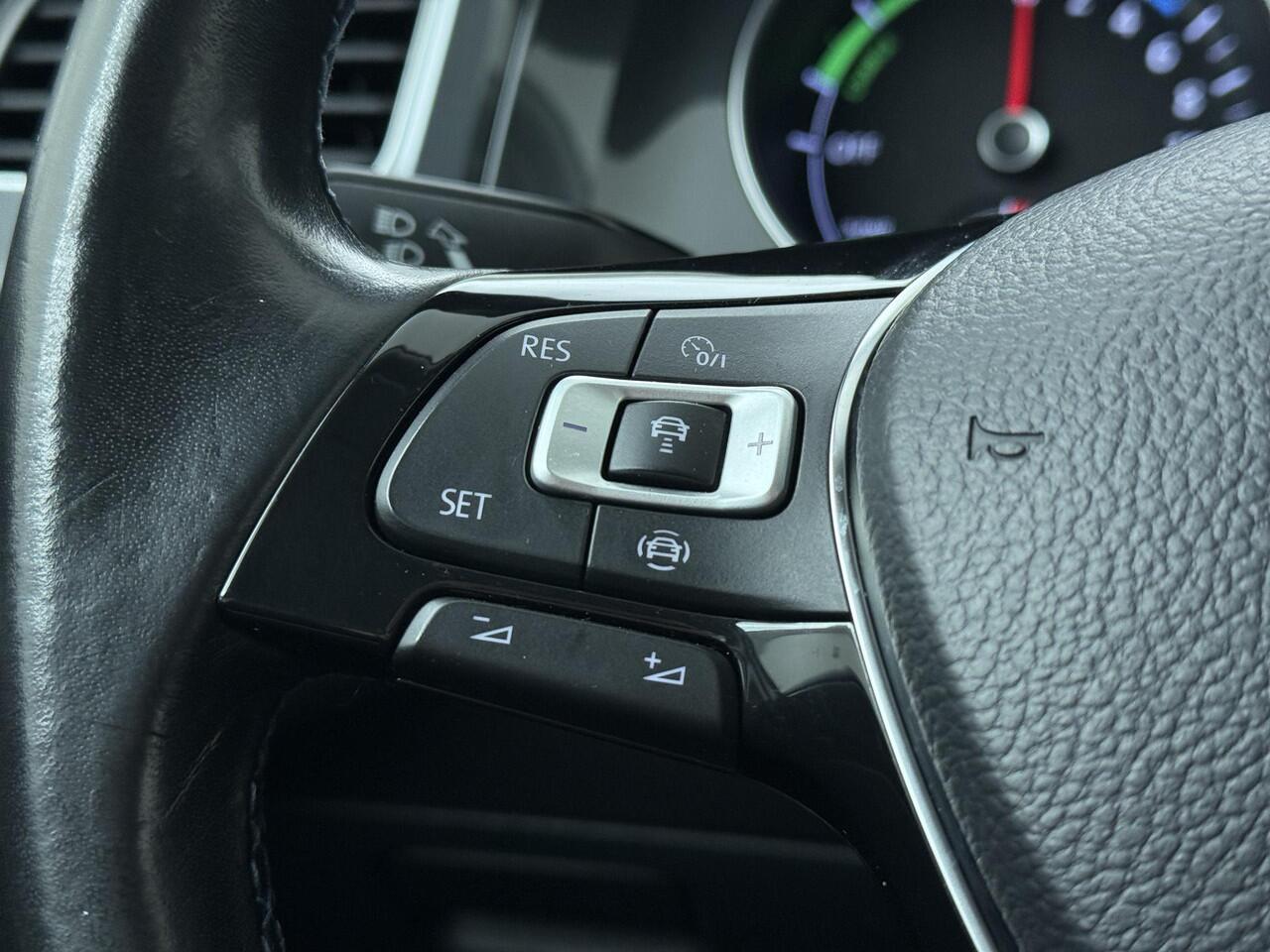 Volkswagen e-Golf E-DITION | 136 PK | SoH 89% | Warmtepomp | Achteruitrijcamera | Adaptive cruise control |