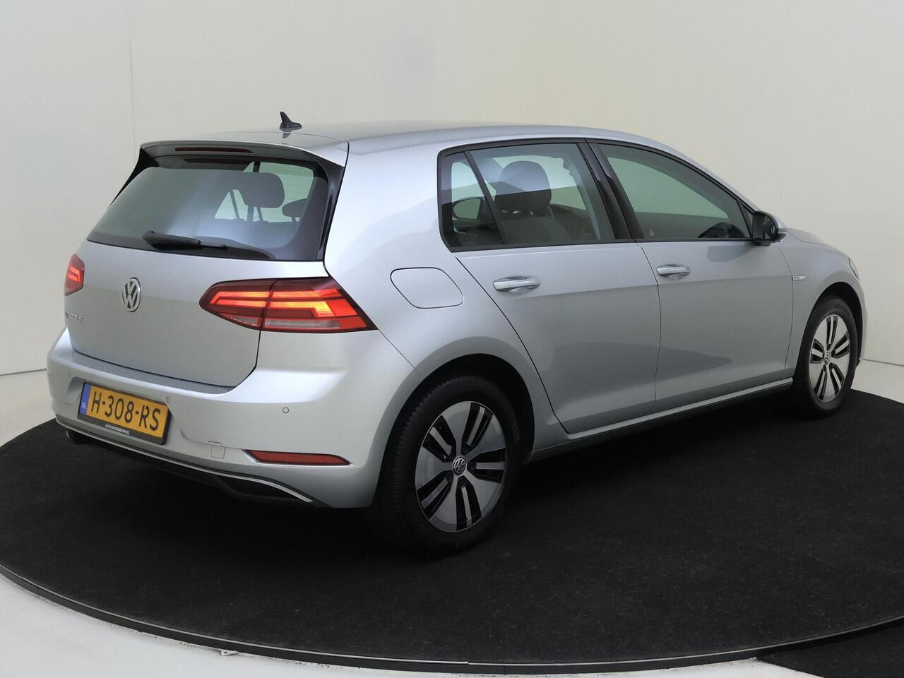 Volkswagen e-Golf E-DITION | LED verlichting | Navigatie | Adaptieve cruise control | Parkeersensoren | Verwarmde voorruit | Bluetooth |