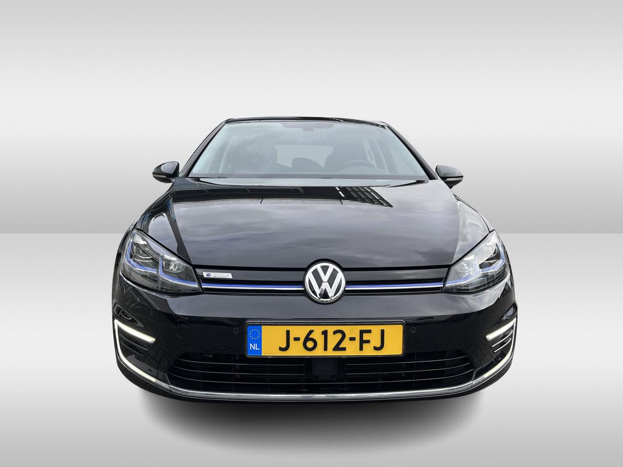 Volkswagen e-Golf E-DITION Navigatie / Parkeersensoren / Voorruitverwarming / LED / Clima / 17"LM State of Health accu = 90%