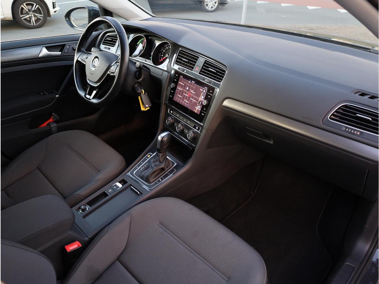 Volkswagen e-Golf E-dition 100KW | Adaptive Cruise | Carplay/Android | LED | CCS |