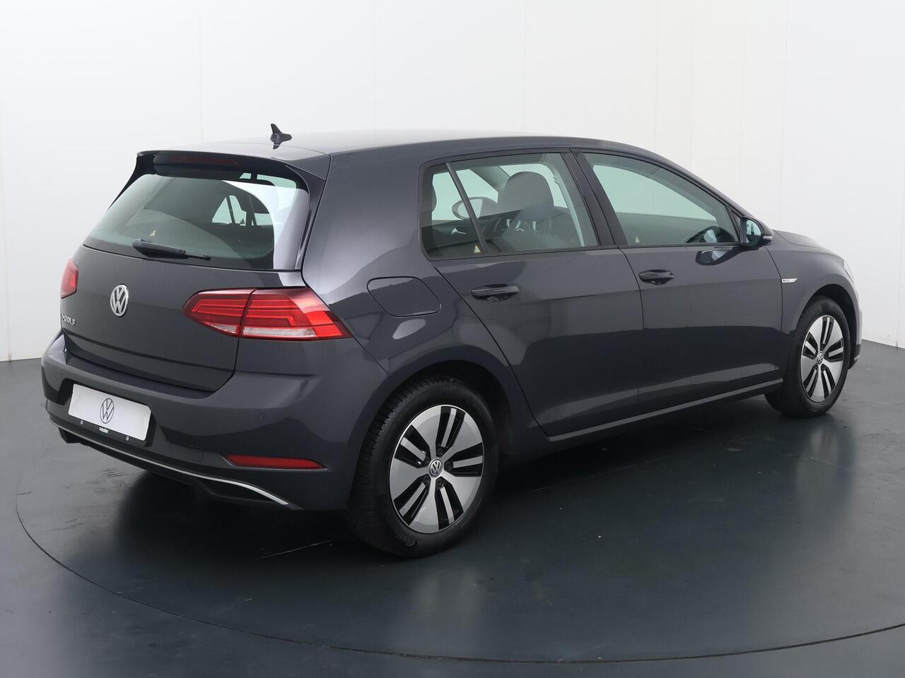 Volkswagen e-Golf E-DITION | 136 PK | SoH 90% | Warmtepomp | Adaptive cruise control | Verwarmde voorruit |