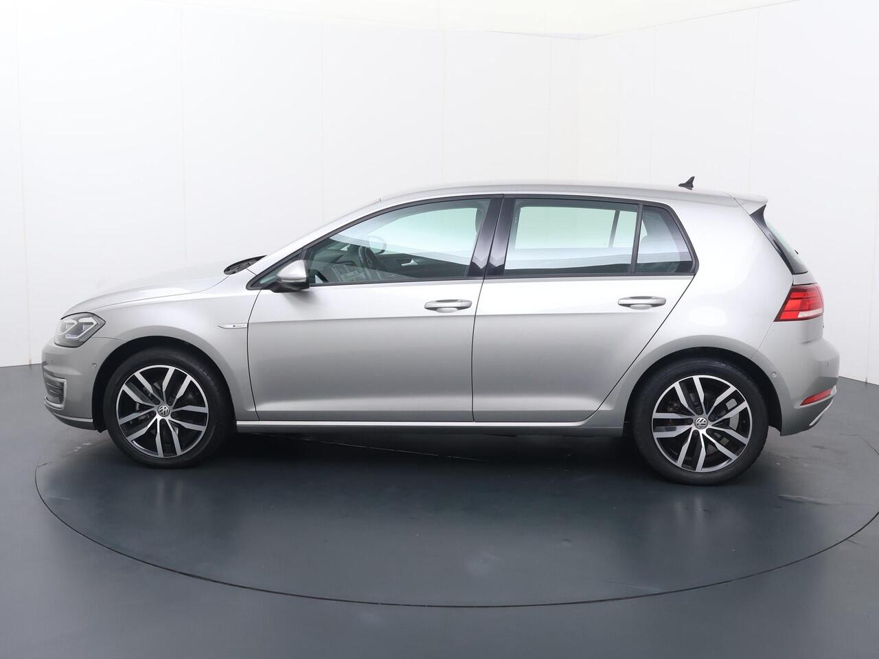 Volkswagen e-Golf E-DITION | 136 PK | SoH 90% | Automaat | Multifunctioneel stuurwiel | Cruisecontrol | Achteruitrij camera |