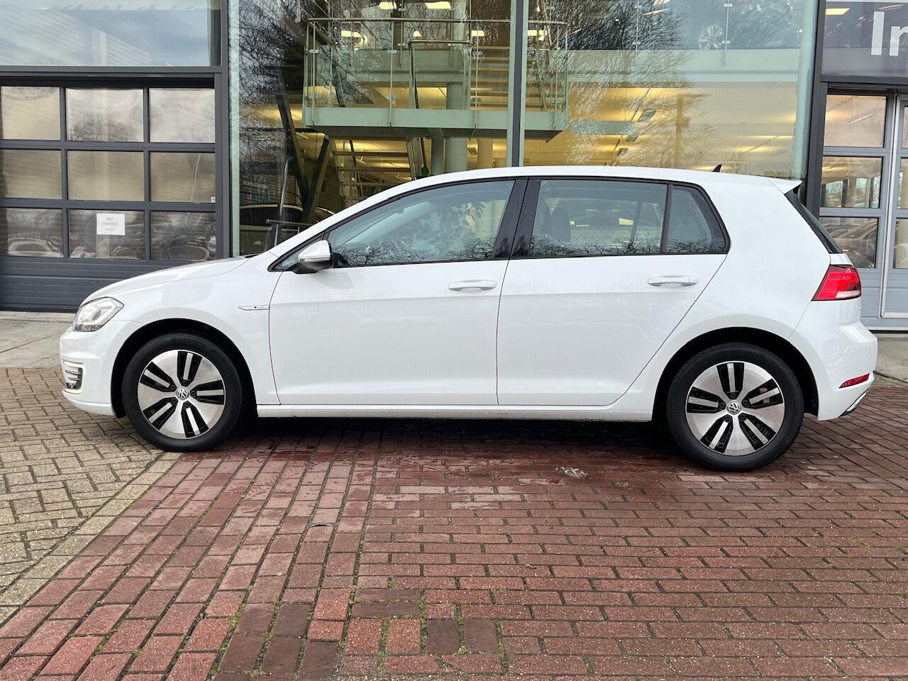Volkswagen e-Golf E-DITION / Navigatie / LED / Digital cockpit / Parkeersensoren / 16''LMV