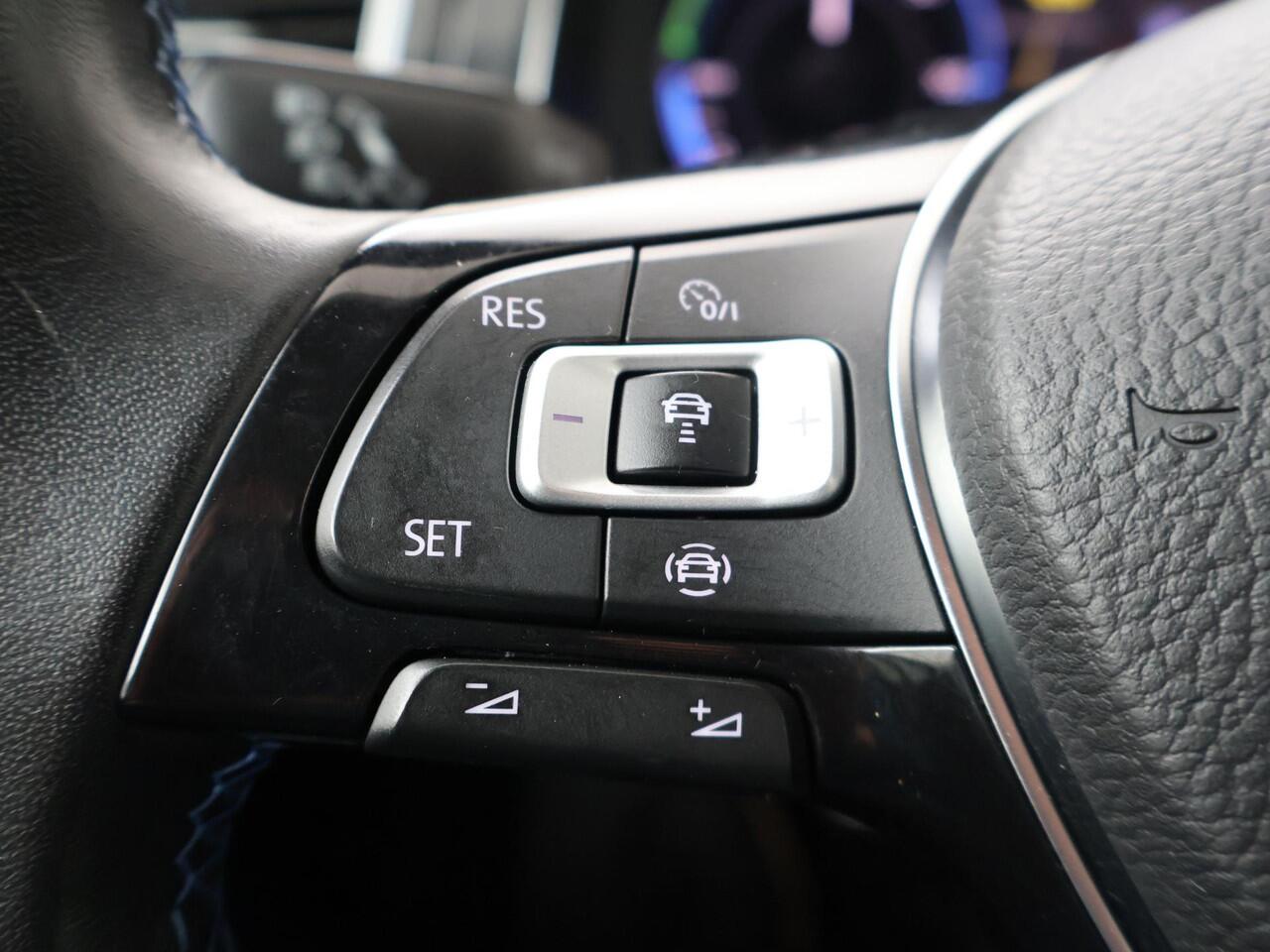 Volkswagen e-Golf E-DITION | 136 PK | SoH 90% | Automaat | Multifunctioneel stuurwiel | Cruisecontrol | Achteruitrij camera |