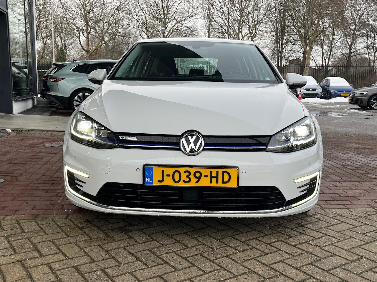 Volkswagen e-Golf E-DITION / Navigatie / LED / Digital cockpit / Parkeersensoren / 16''LMV