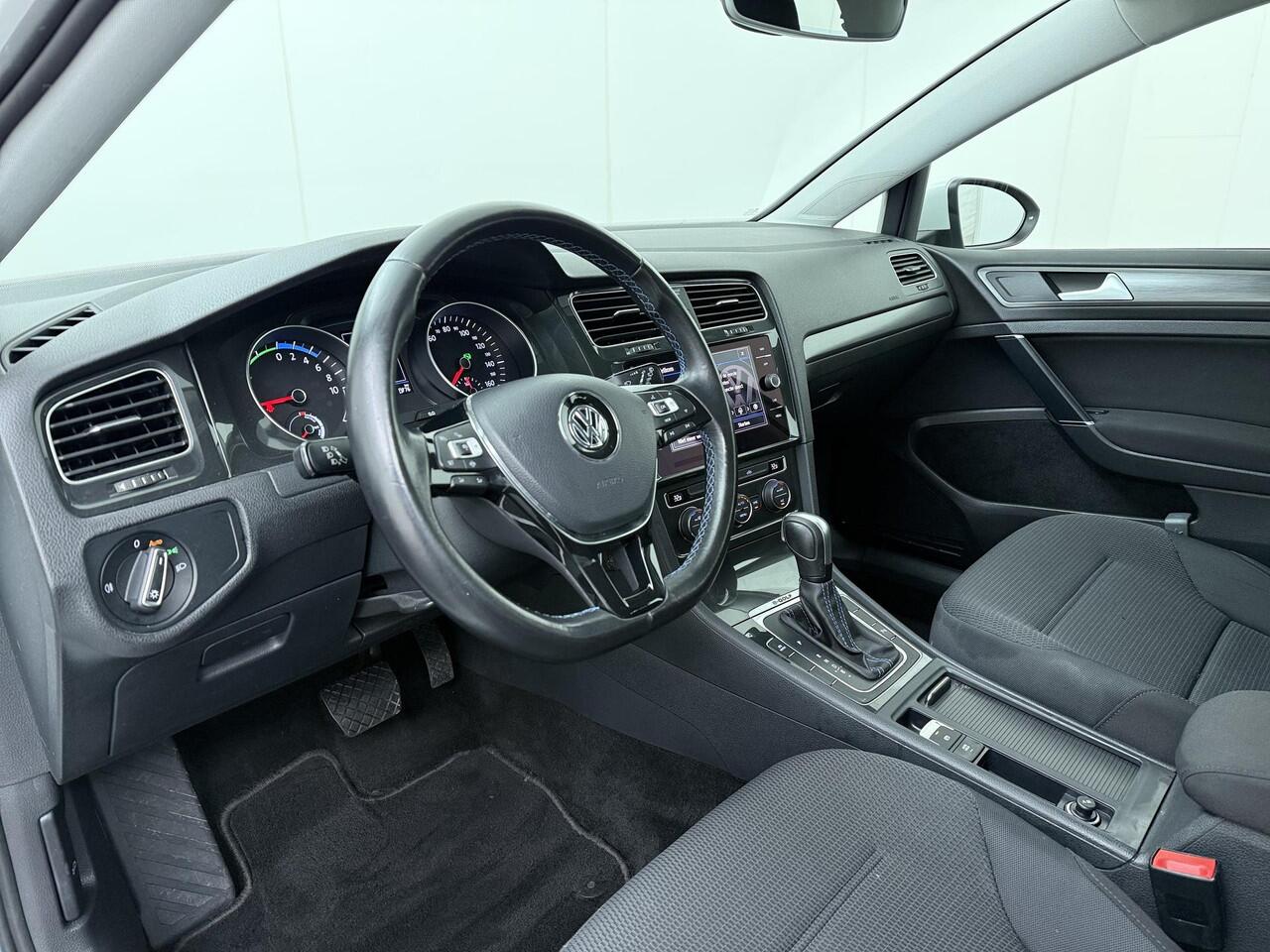 Volkswagen e-Golf E-DITION | 136 PK | SoH 89% | Warmtepomp | Achteruitrijcamera | Adaptive cruise control |