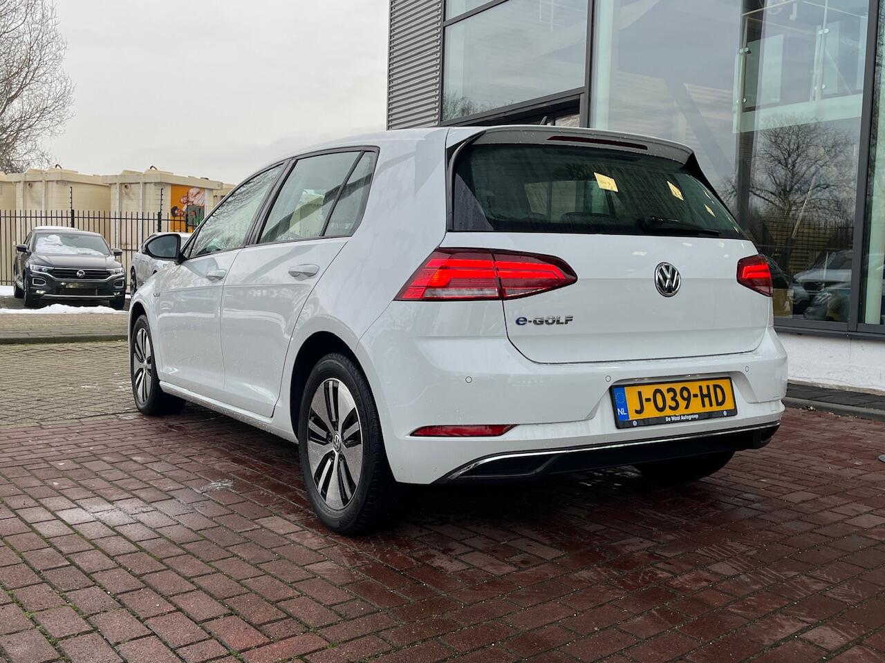 Volkswagen e-Golf E-DITION / Navigatie / LED / Digital cockpit / Parkeersensoren / 16''LMV