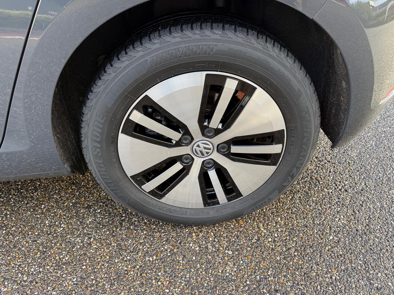 Volkswagen e-Golf E-DITION / PDC v+a / NAVI / LED koplampen