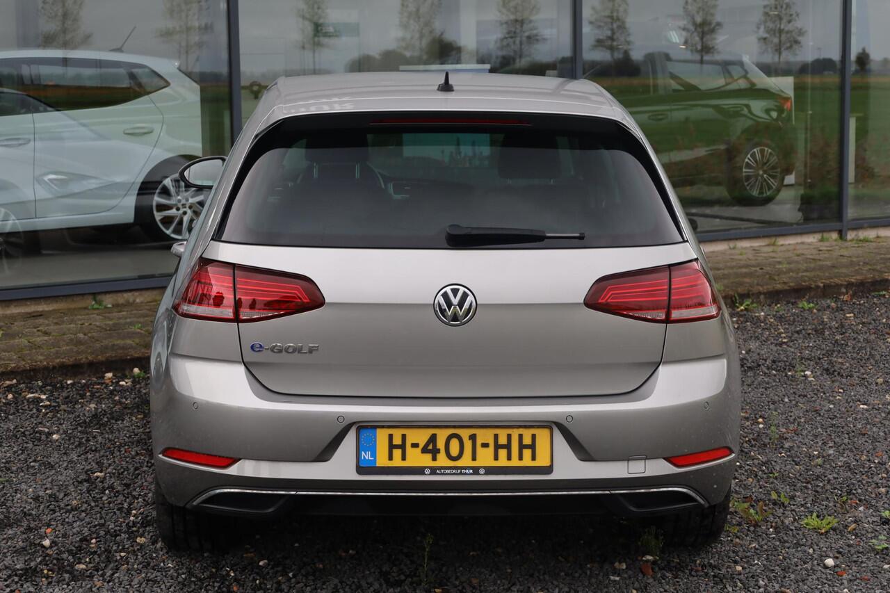 Volkswagen e-Golf E-DITION 136 PK / 100kW E Golf, volledig electrisch, 17" LMV Madrid , Discover navi, Extra getint achter, achteruitrij camera