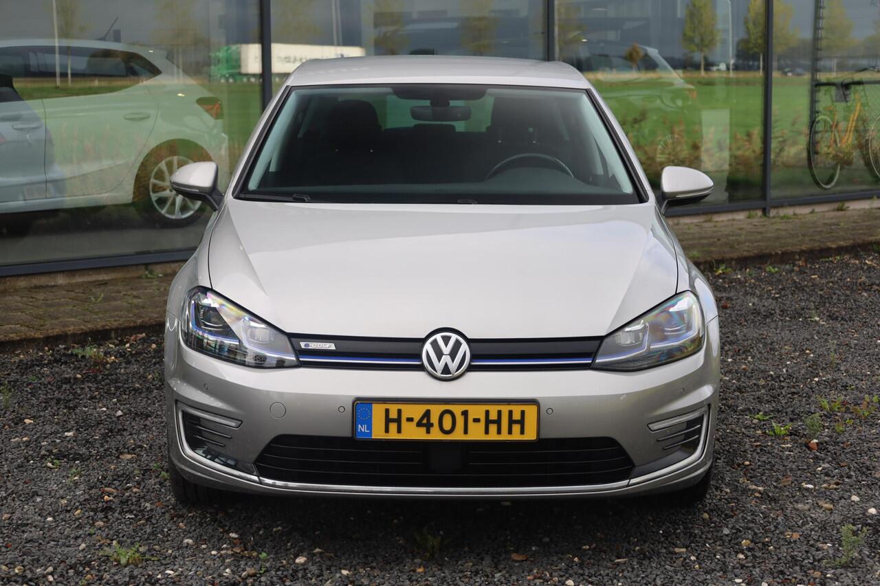 Volkswagen e-Golf E-DITION 136 PK / 100kW E Golf, volledig electrisch, 17" LMV Madrid , Discover navi, Extra getint achter, achteruitrij camera
