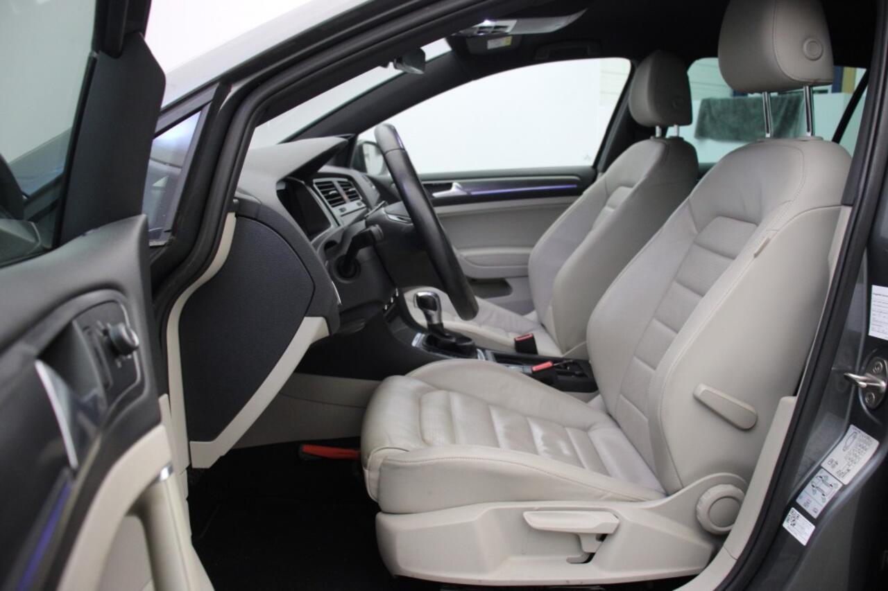 Volkswagen e-Golf Electric - Carplay, Camera, Leer, Stoelverw. Digtal cockpit, SOH 88%