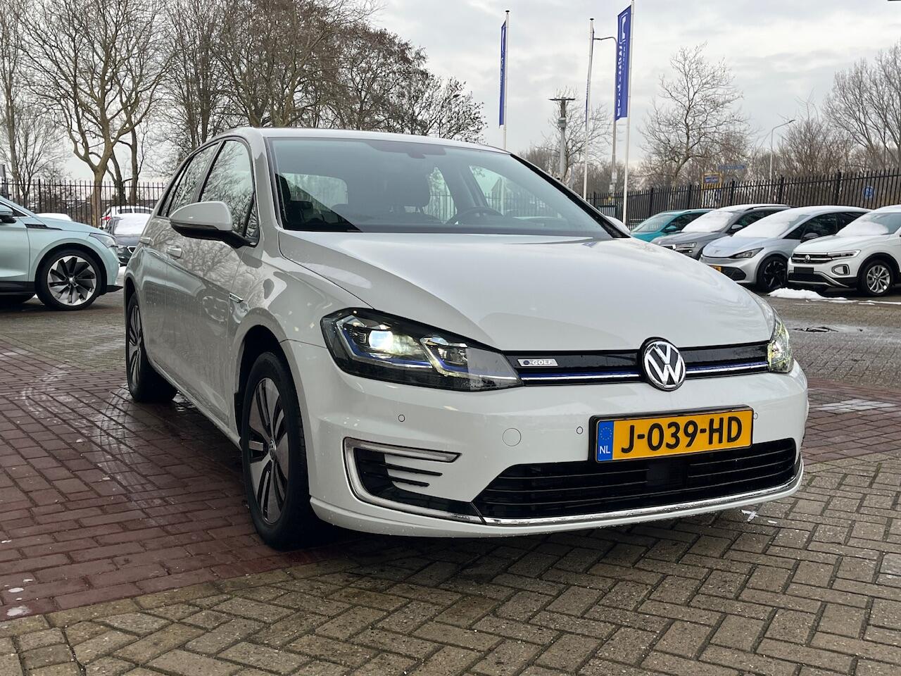 Volkswagen e-Golf E-DITION / Navigatie / LED / Digital cockpit / Parkeersensoren / 16''LMV