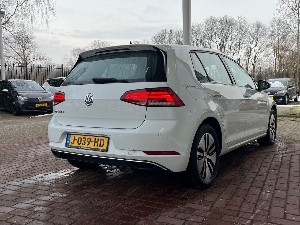 Volkswagen e-Golf E-DITION / Navigatie / LED / Digital cockpit / Parkeersensoren / 16''LMV