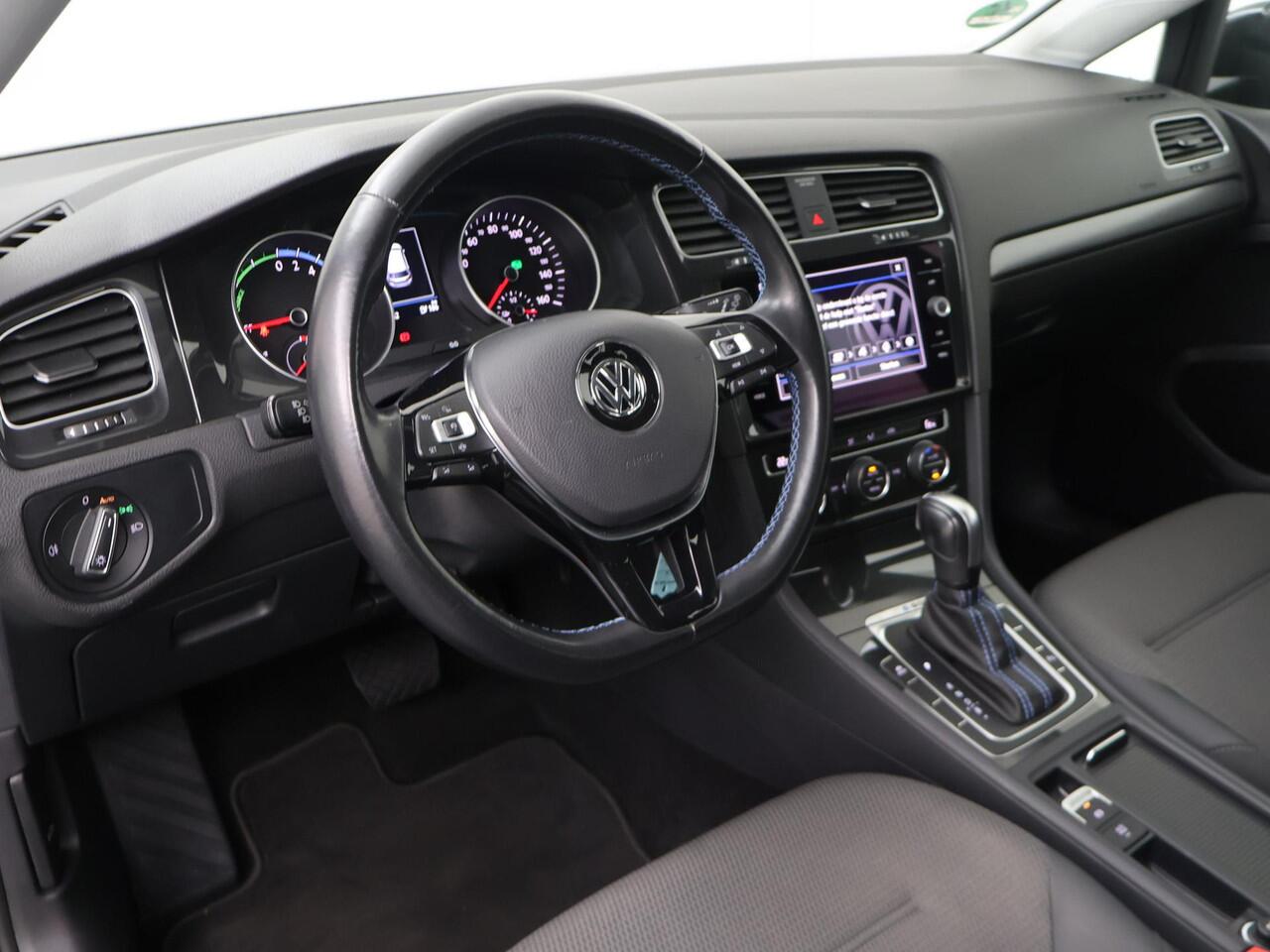 Volkswagen e-Golf E-DITION | 136 PK | SoH 90% | Warmtepomp | Adaptive cruise control | Verwarmde voorruit |