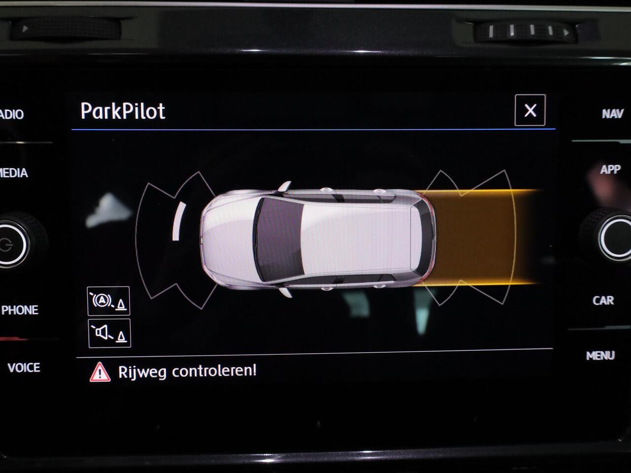 Volkswagen e-Golf E-DITION 136pk | Navi| Parksensors| LM-velgen| LED| SOH91%